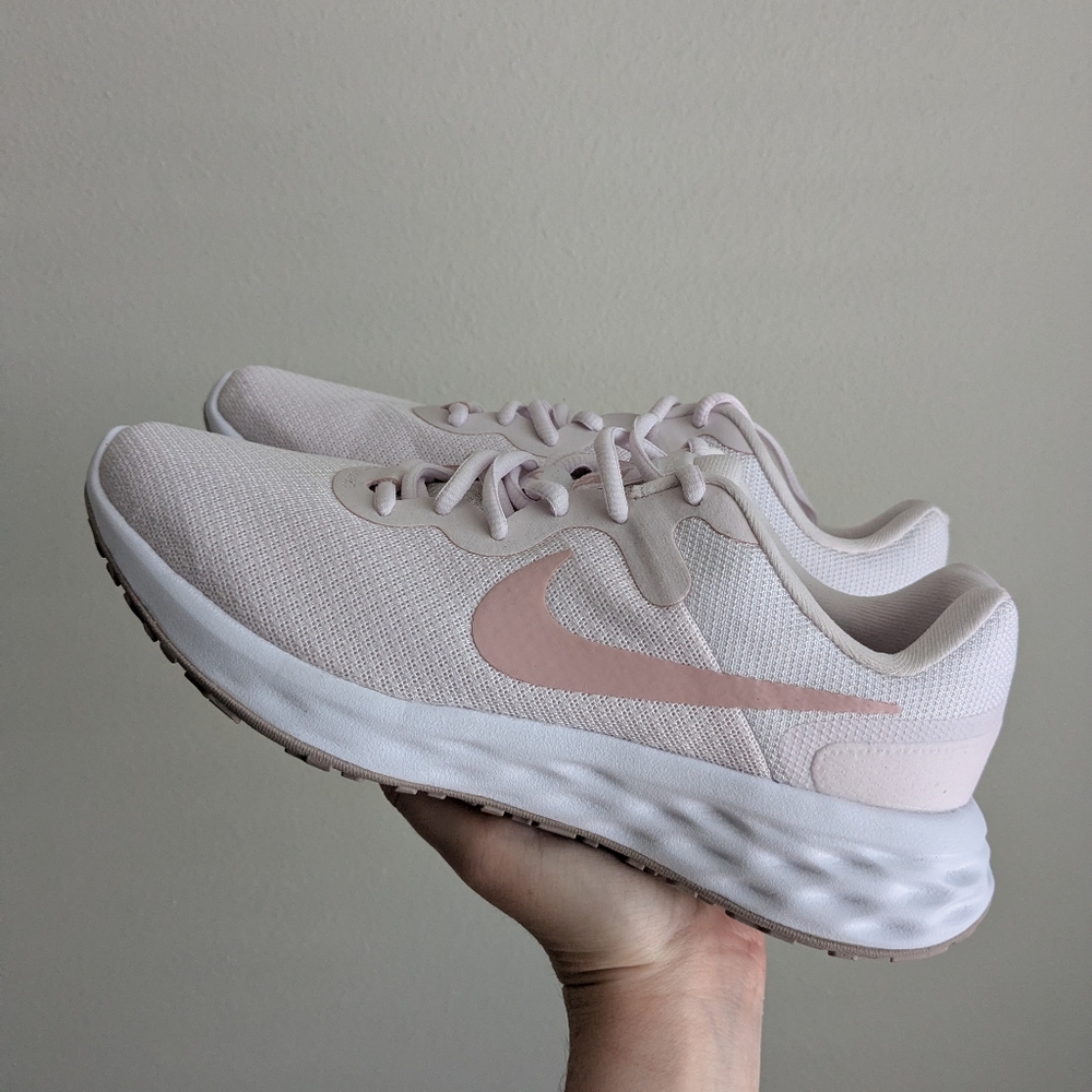 Nike Women's Revolution 6